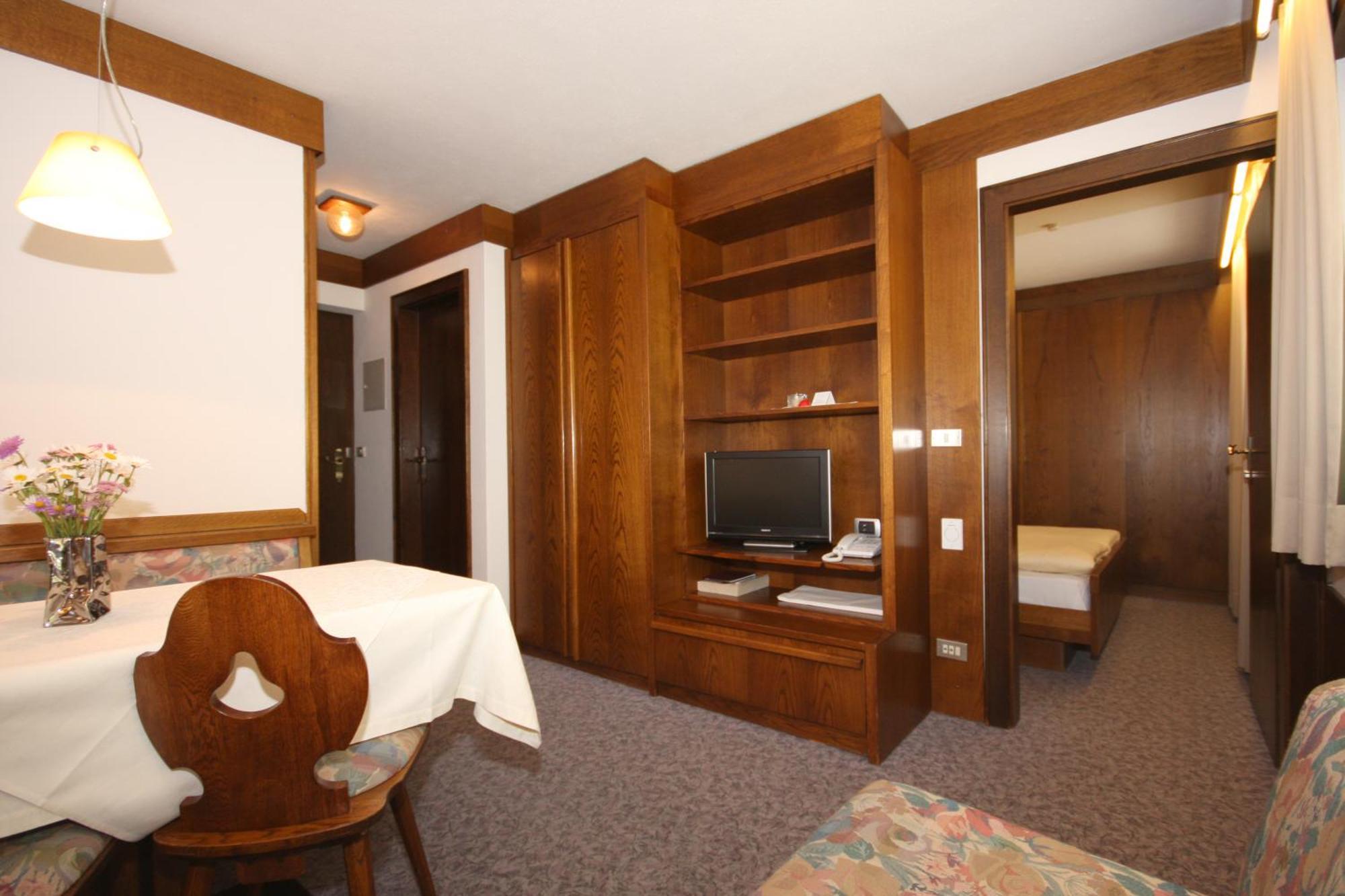 Apartments Residence Alta Badia Calfosch Chambre photo