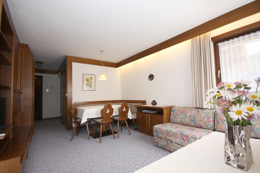 Apartments Residence Alta Badia Calfosch Chambre photo