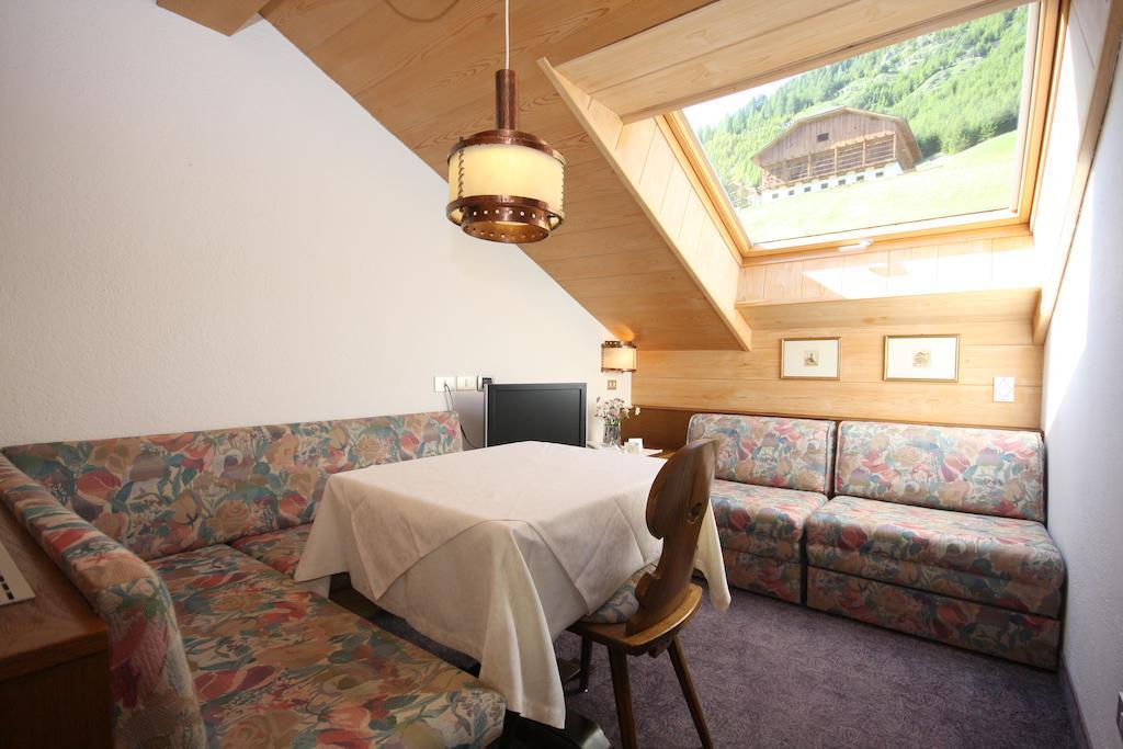 Apartments Residence Alta Badia Calfosch Chambre photo