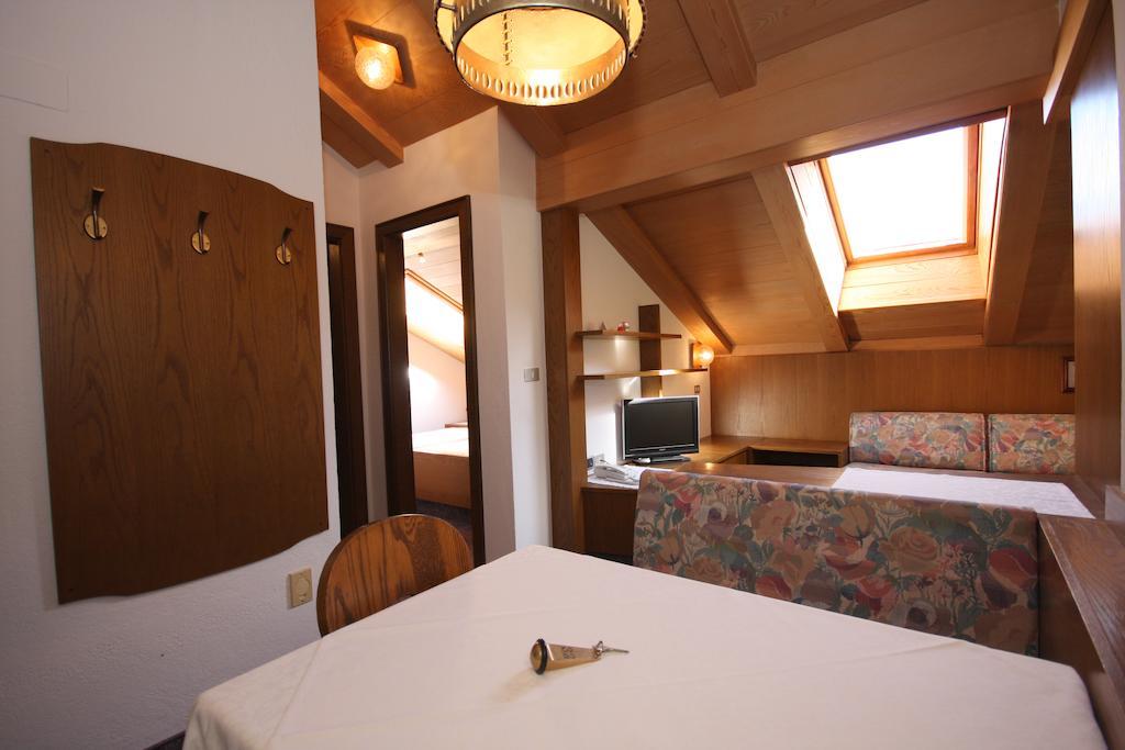 Apartments Residence Alta Badia Calfosch Chambre photo