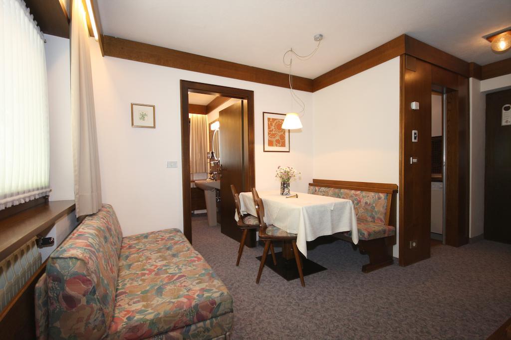 Apartments Residence Alta Badia Calfosch Chambre photo